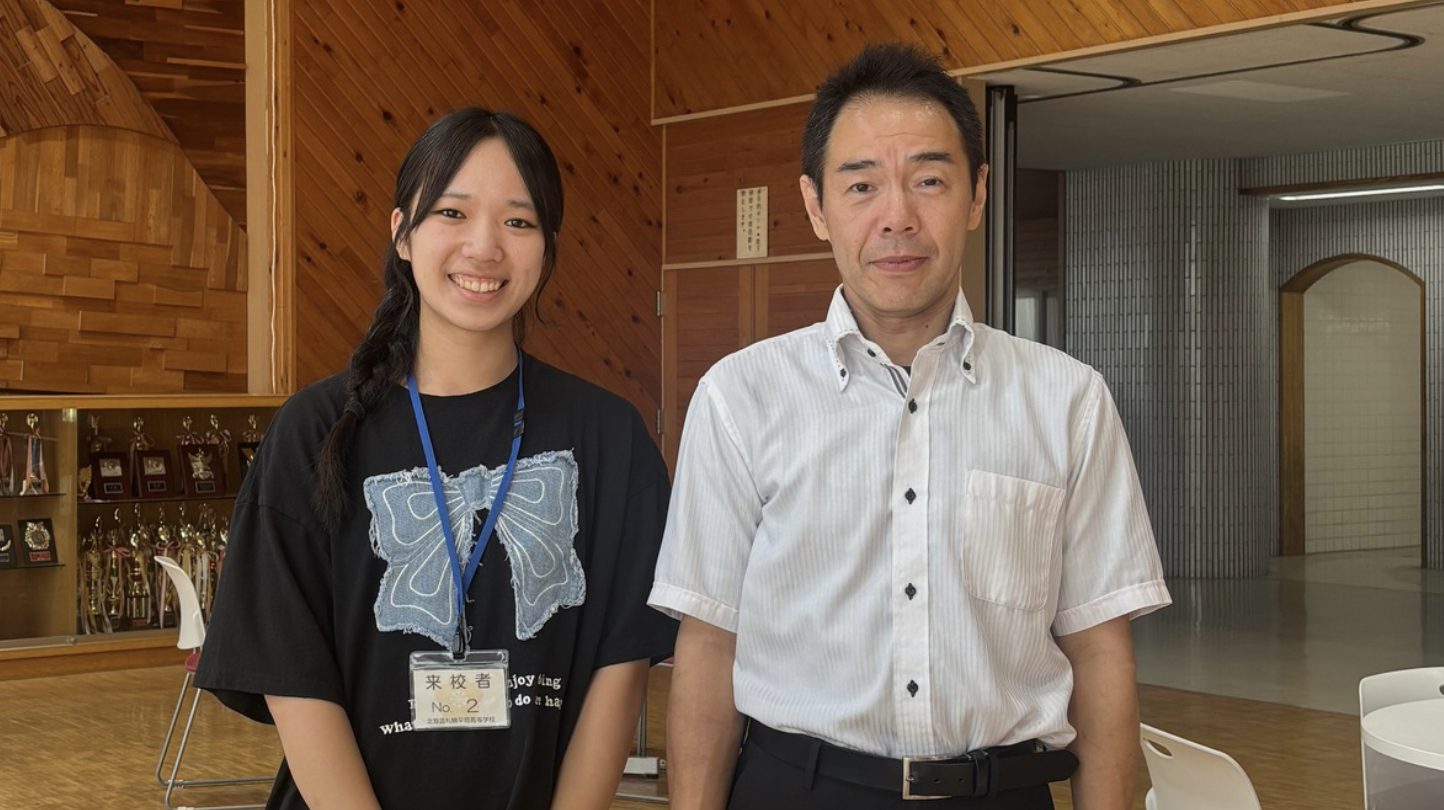 「高校時代の恩師 中井先生に支えていただいた」 札幌平岡高校　村田 幸恵さんが成長した姿を恩師に見せるため母校を訪問